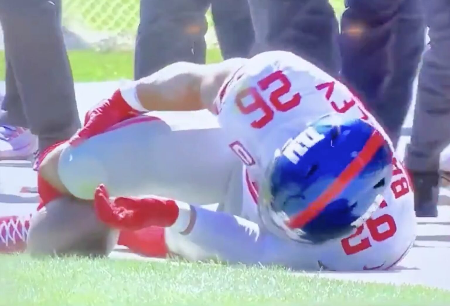Video Saquon Barkley Goes Down With Devastating Knee Injury vs