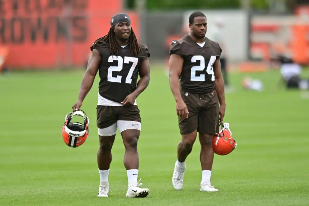 Hunt rejoining NFL Browns after Chubb injury